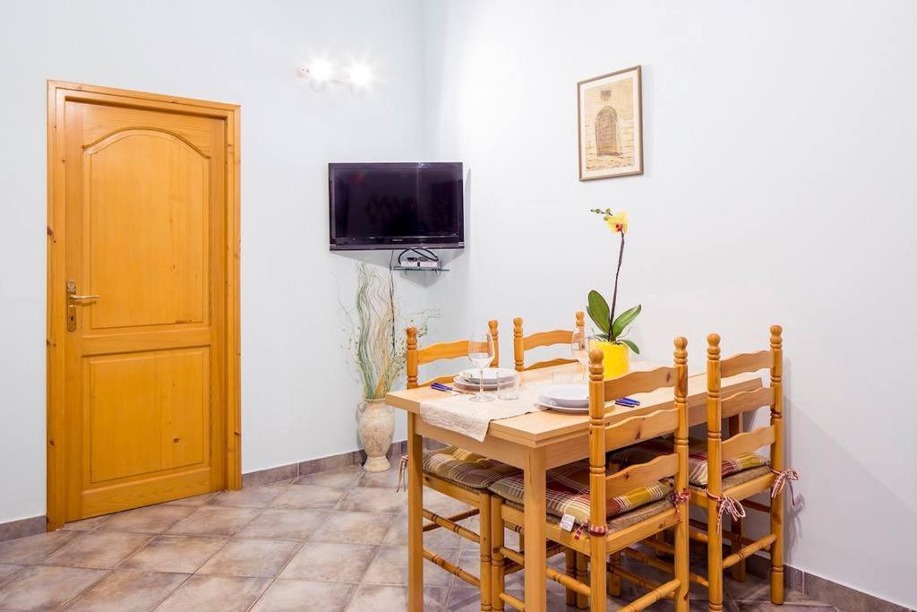 Apartments Sara Бале Екстериор снимка