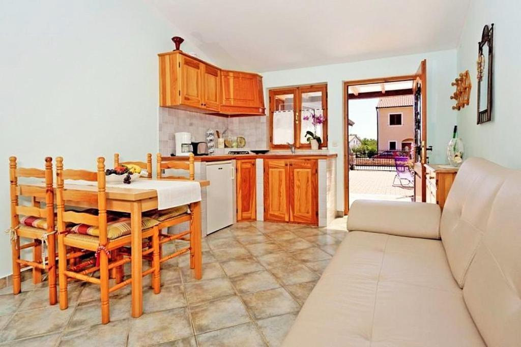 Apartments Sara Бале Екстериор снимка