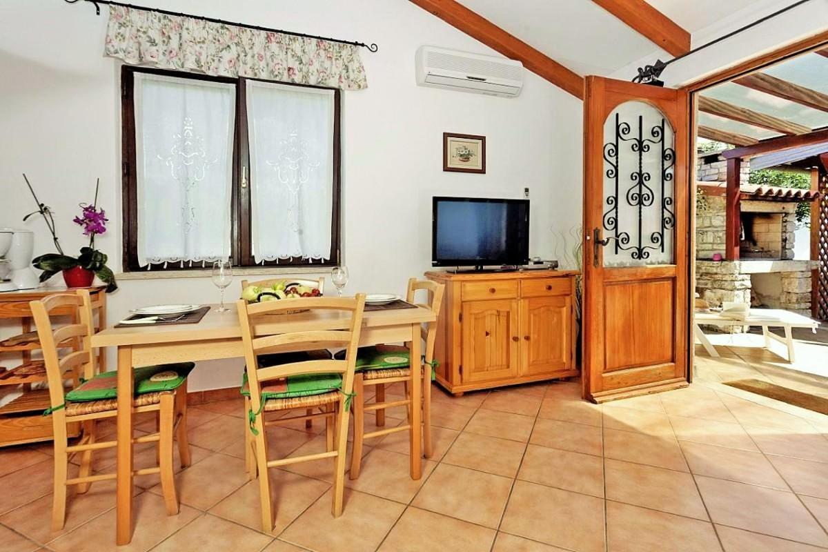 Apartments Sara Бале Екстериор снимка