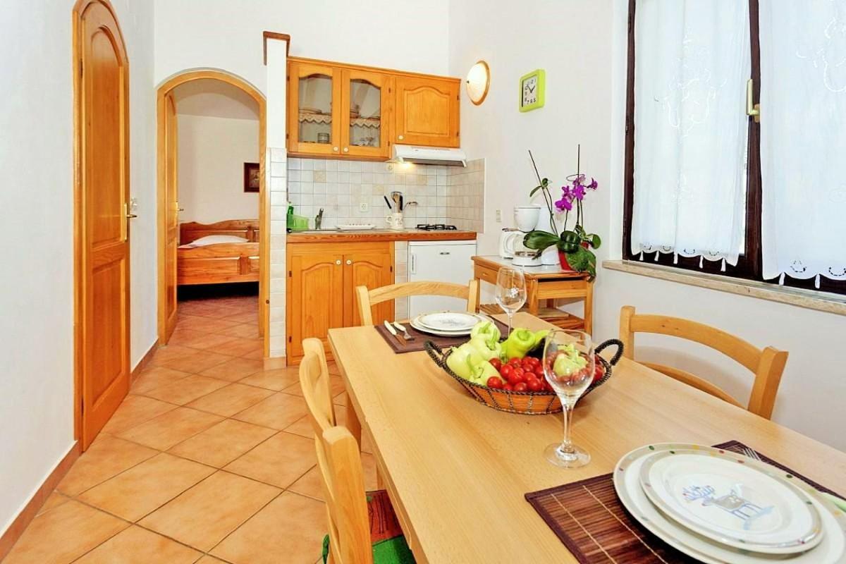 Apartments Sara Бале Екстериор снимка